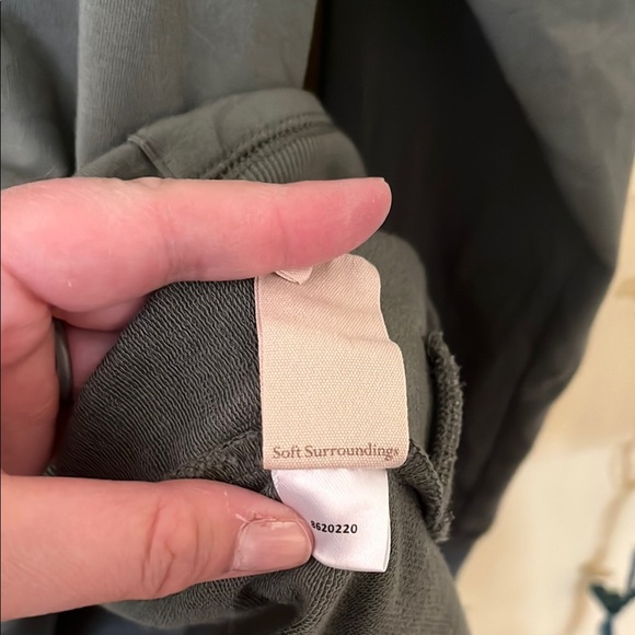 Green Button-Up Long Sleeve Top - Picture 6 of 9